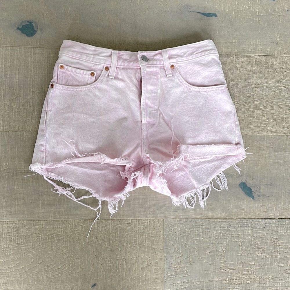 Size 27 Levi’s high waist shorts